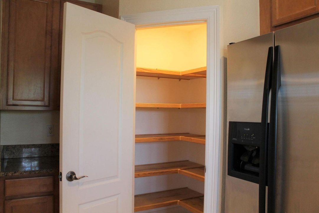 待售: $429,000 (3 贝兹, 3 浴室, 1956 平方英尺)