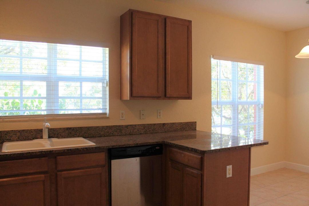 待售: $429,000 (3 贝兹, 3 浴室, 1956 平方英尺)