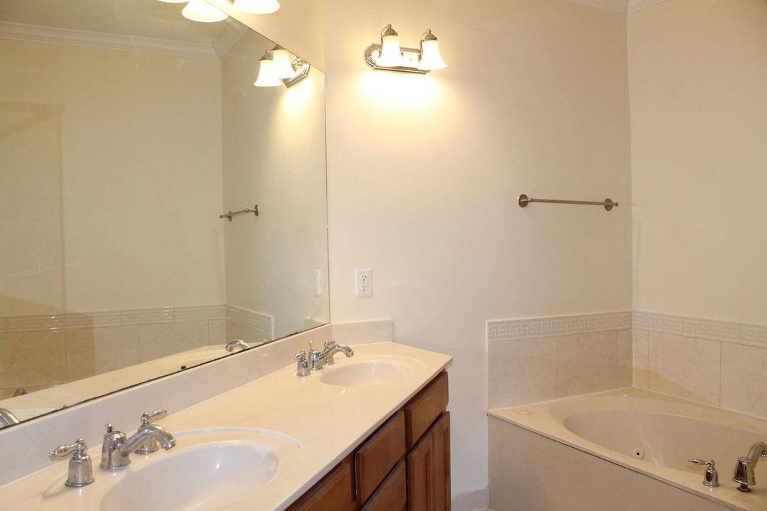 待售: $429,000 (3 贝兹, 3 浴室, 1956 平方英尺)