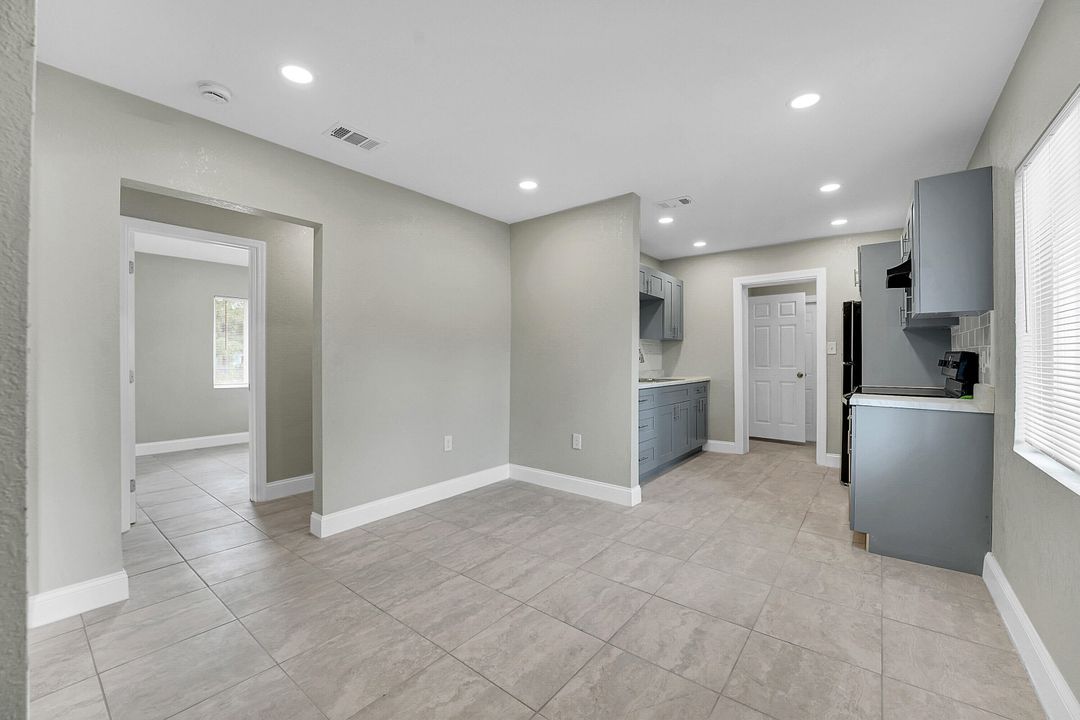 待售: $234,990 (3 贝兹, 1 浴室, 753 平方英尺)