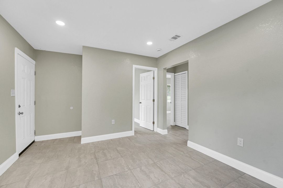 待售: $234,990 (3 贝兹, 1 浴室, 753 平方英尺)