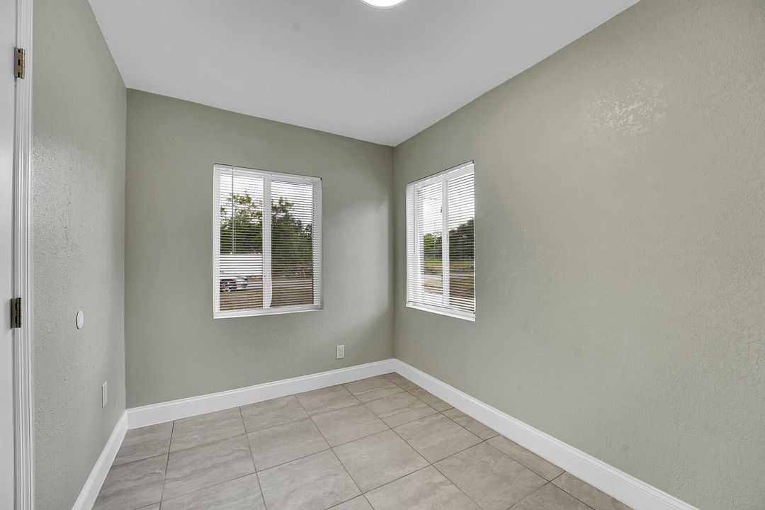 待售: $234,990 (3 贝兹, 1 浴室, 753 平方英尺)