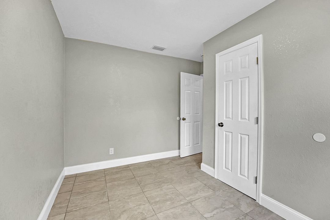 待售: $234,990 (3 贝兹, 1 浴室, 753 平方英尺)