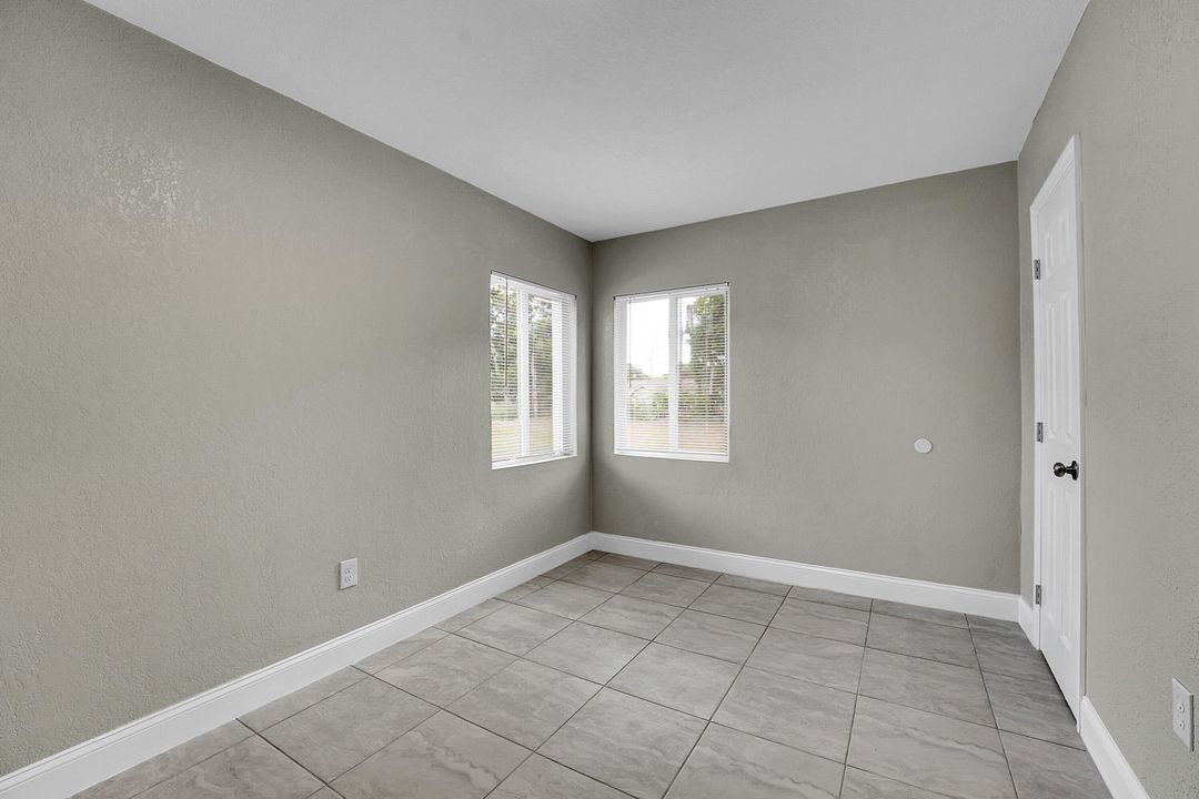 待售: $234,990 (3 贝兹, 1 浴室, 753 平方英尺)