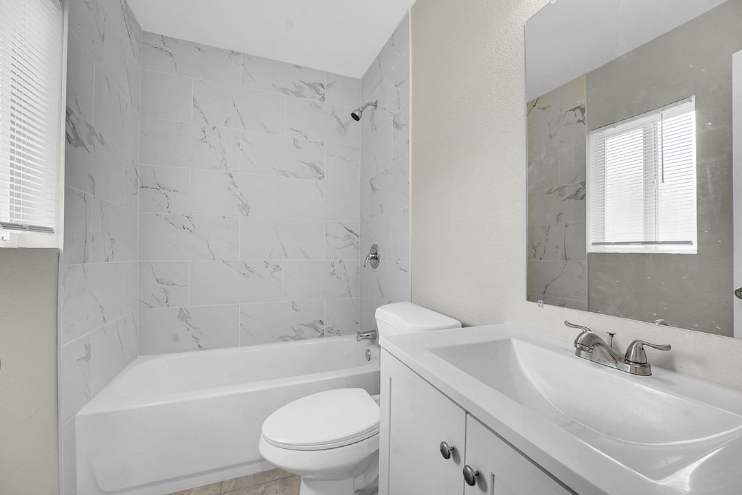 待售: $234,990 (3 贝兹, 1 浴室, 753 平方英尺)