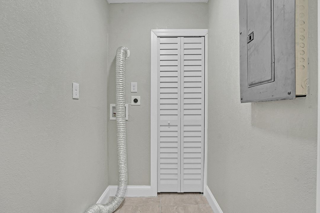 待售: $234,990 (3 贝兹, 1 浴室, 753 平方英尺)