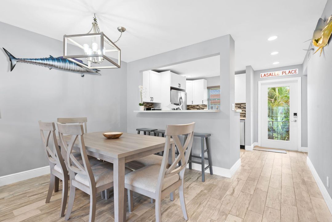 For Sale: $245,000 (2 beds, 2 baths, 1000 Square Feet)