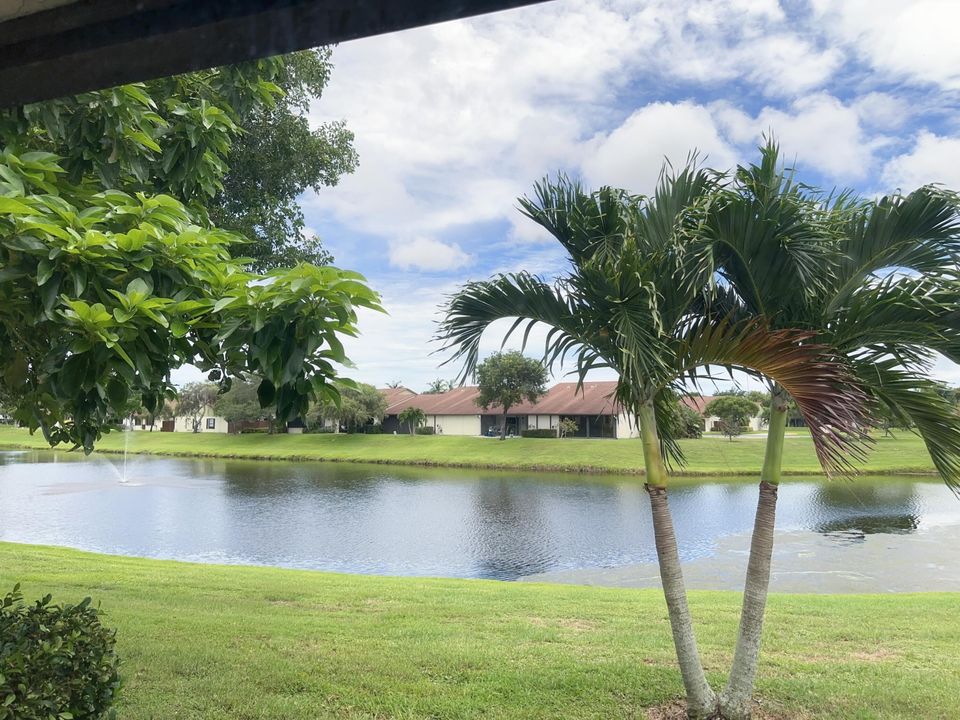 For Sale: $289,999 (2 beds, 2 baths, 1316 Square Feet)