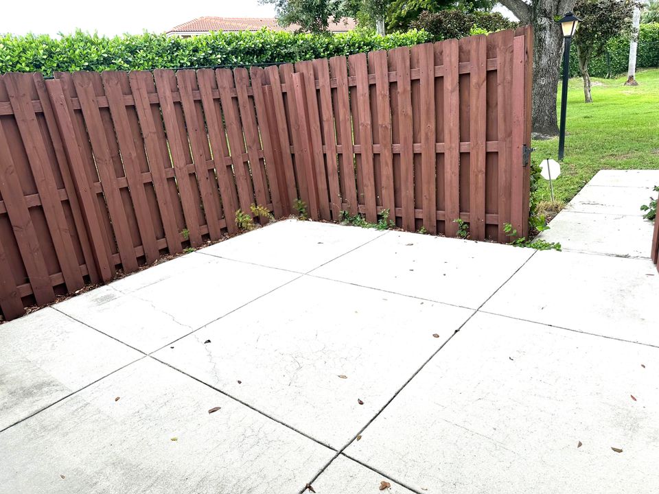 For Sale: $289,999 (2 beds, 2 baths, 1316 Square Feet)