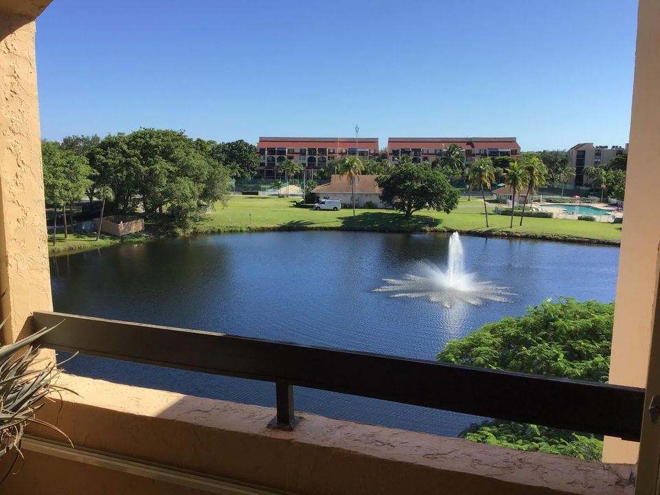 For Rent: $3,200 (2 beds, 2 baths, 1175 Square Feet)