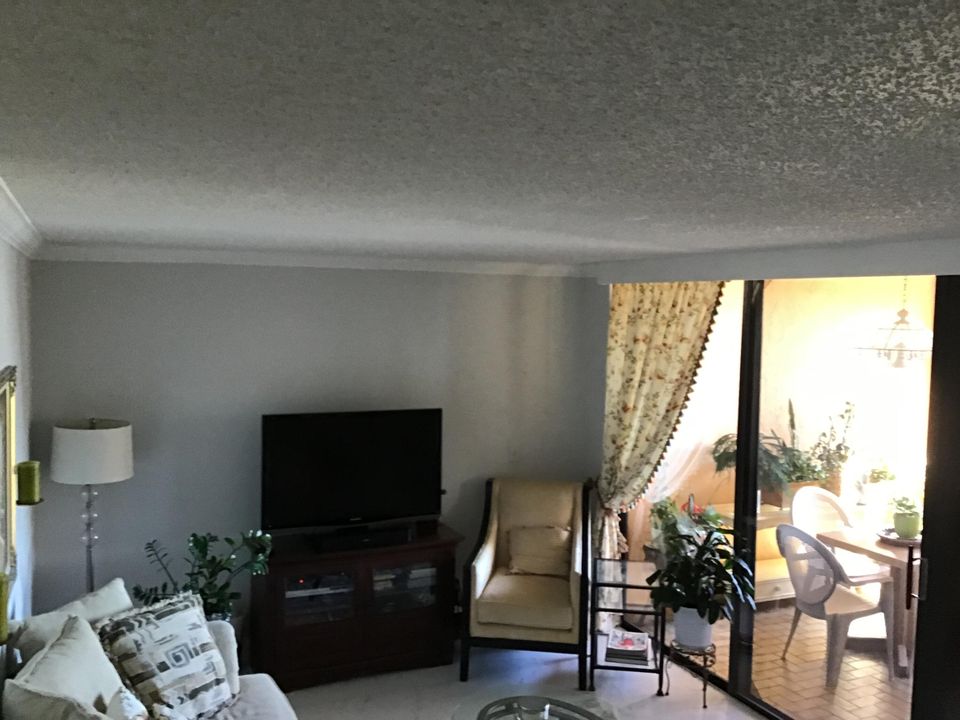For Rent: $3,200 (2 beds, 2 baths, 1175 Square Feet)