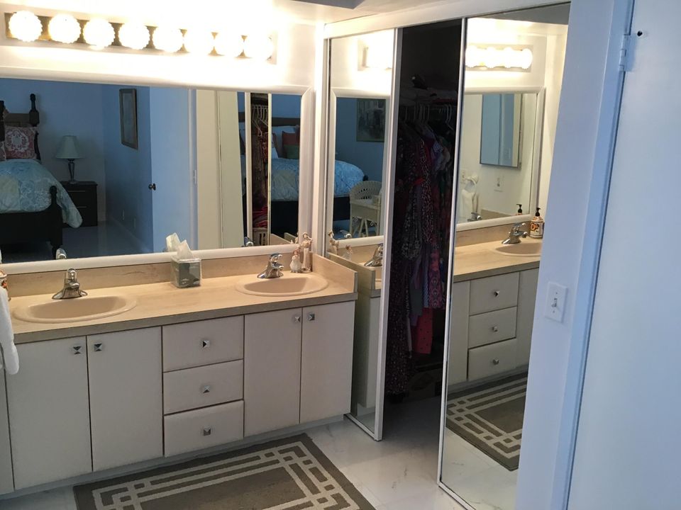 For Rent: $3,200 (2 beds, 2 baths, 1175 Square Feet)