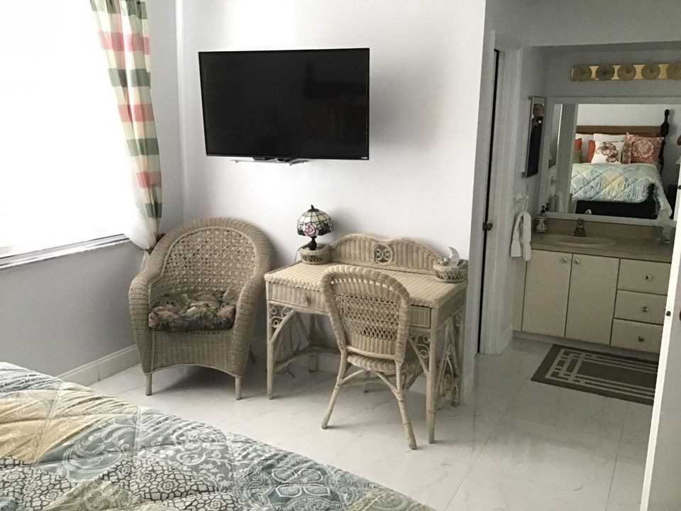 For Rent: $3,200 (2 beds, 2 baths, 1175 Square Feet)