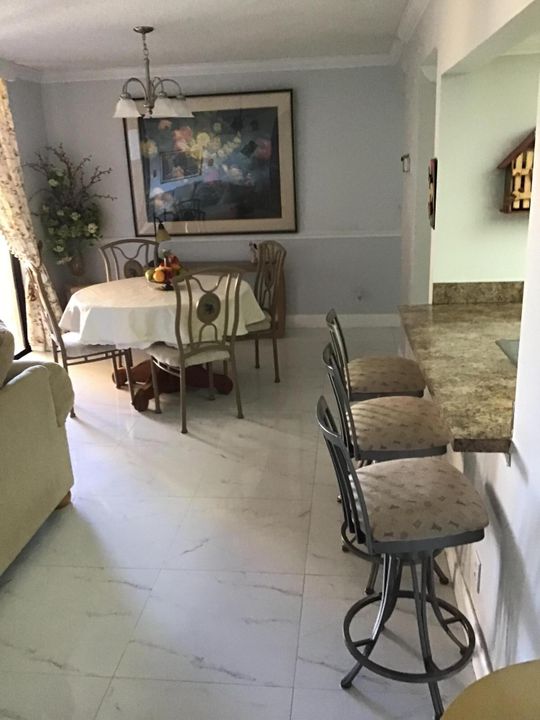 For Rent: $3,200 (2 beds, 2 baths, 1175 Square Feet)