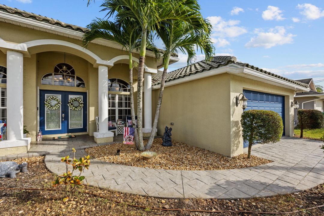 For Sale: $585,000 (4 beds, 2 baths, 2493 Square Feet)