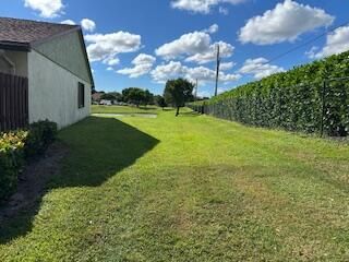 For Sale: $289,999 (2 beds, 2 baths, 1316 Square Feet)