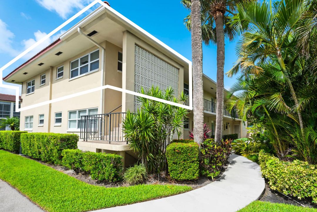 For Sale: $245,000 (2 beds, 2 baths, 1000 Square Feet)