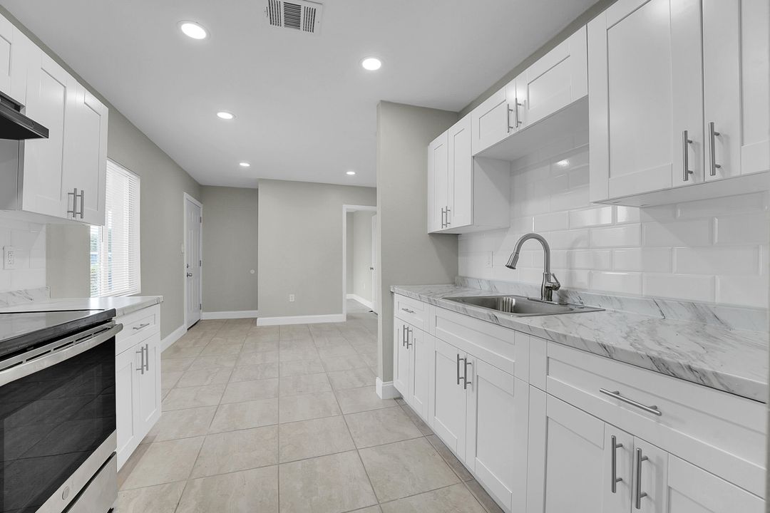 待售: $239,990 (3 贝兹, 1 浴室, 753 平方英尺)