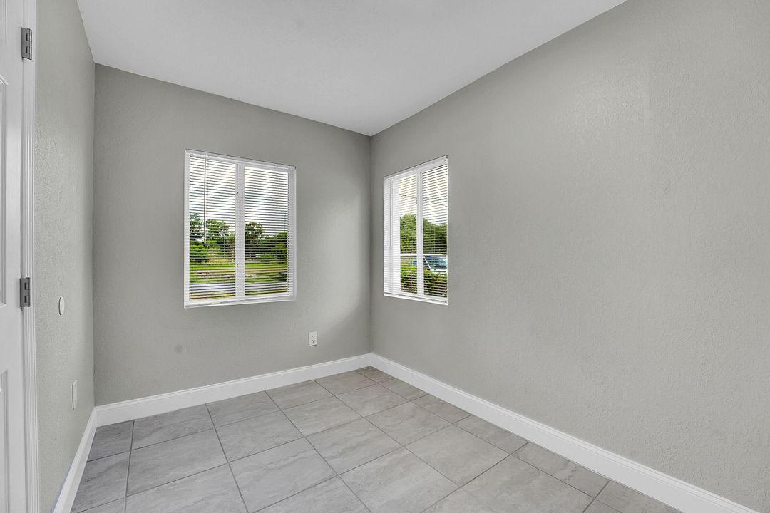 待售: $239,990 (3 贝兹, 1 浴室, 753 平方英尺)