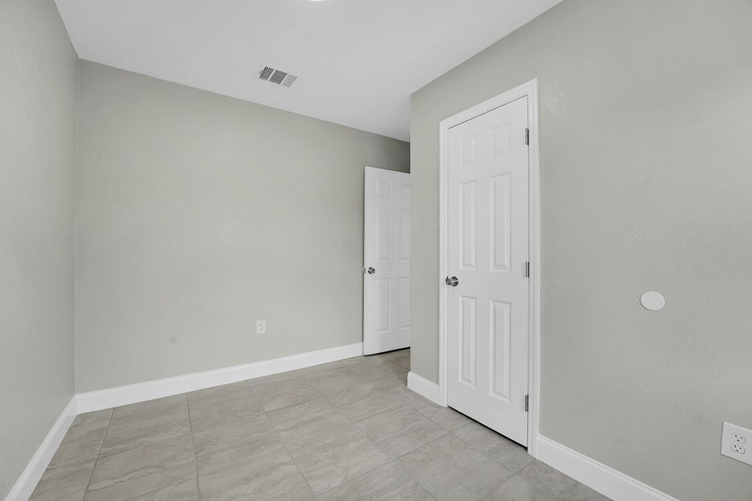 待售: $239,990 (3 贝兹, 1 浴室, 753 平方英尺)