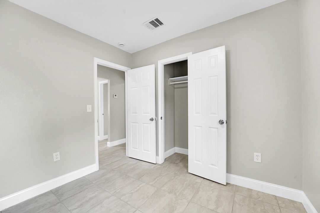 待售: $239,990 (3 贝兹, 1 浴室, 753 平方英尺)