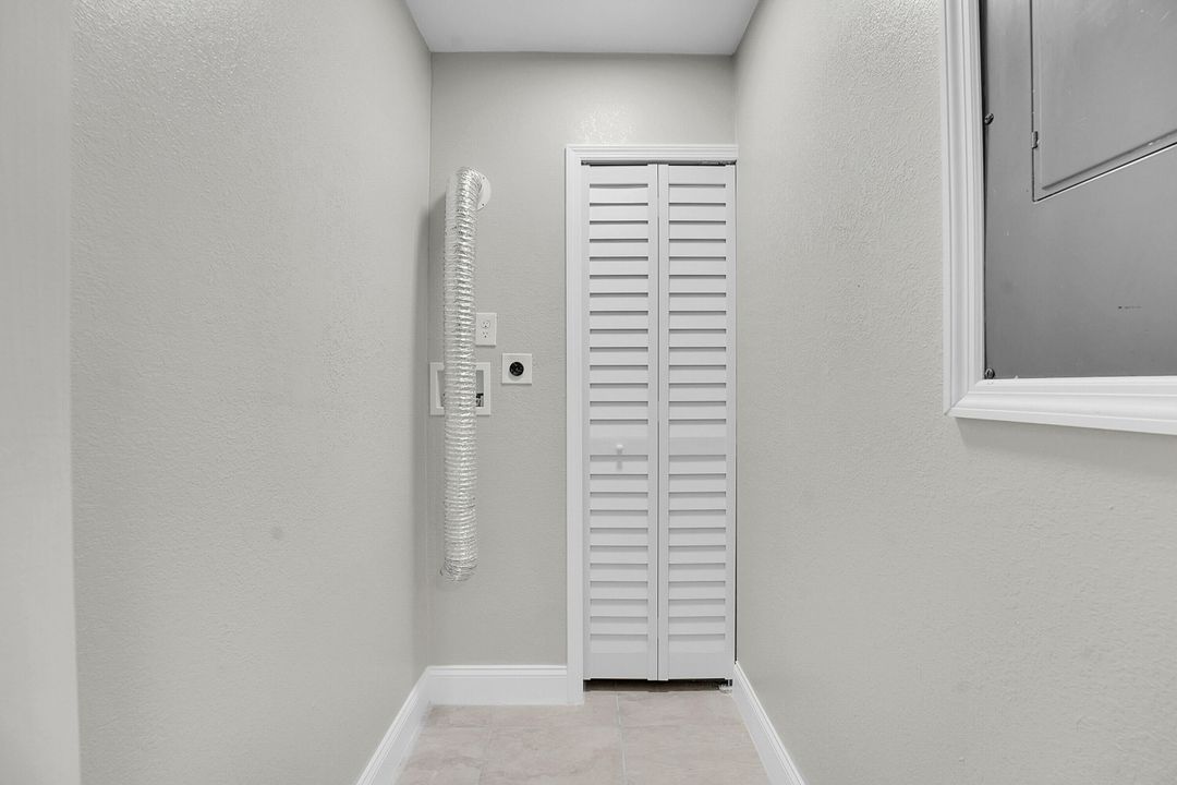 待售: $239,990 (3 贝兹, 1 浴室, 753 平方英尺)