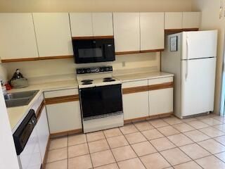 For Sale: $289,999 (2 beds, 2 baths, 1316 Square Feet)