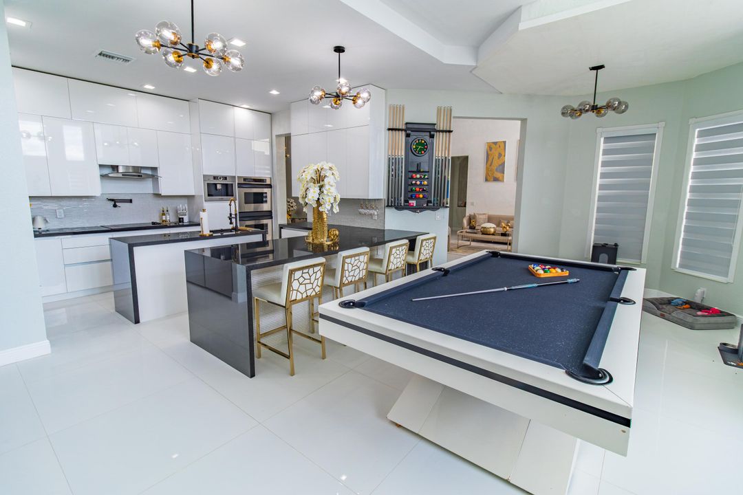 待售: $1,650,000 (5 贝兹, 4 浴室, 4460 平方英尺)