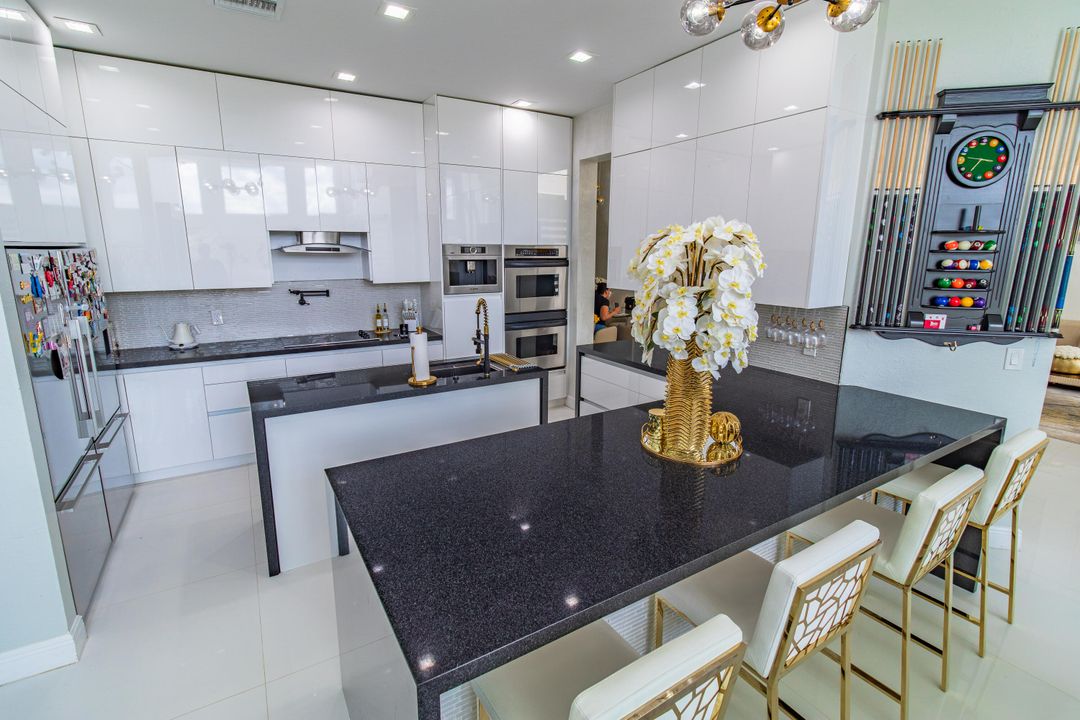 待售: $1,650,000 (5 贝兹, 4 浴室, 4460 平方英尺)