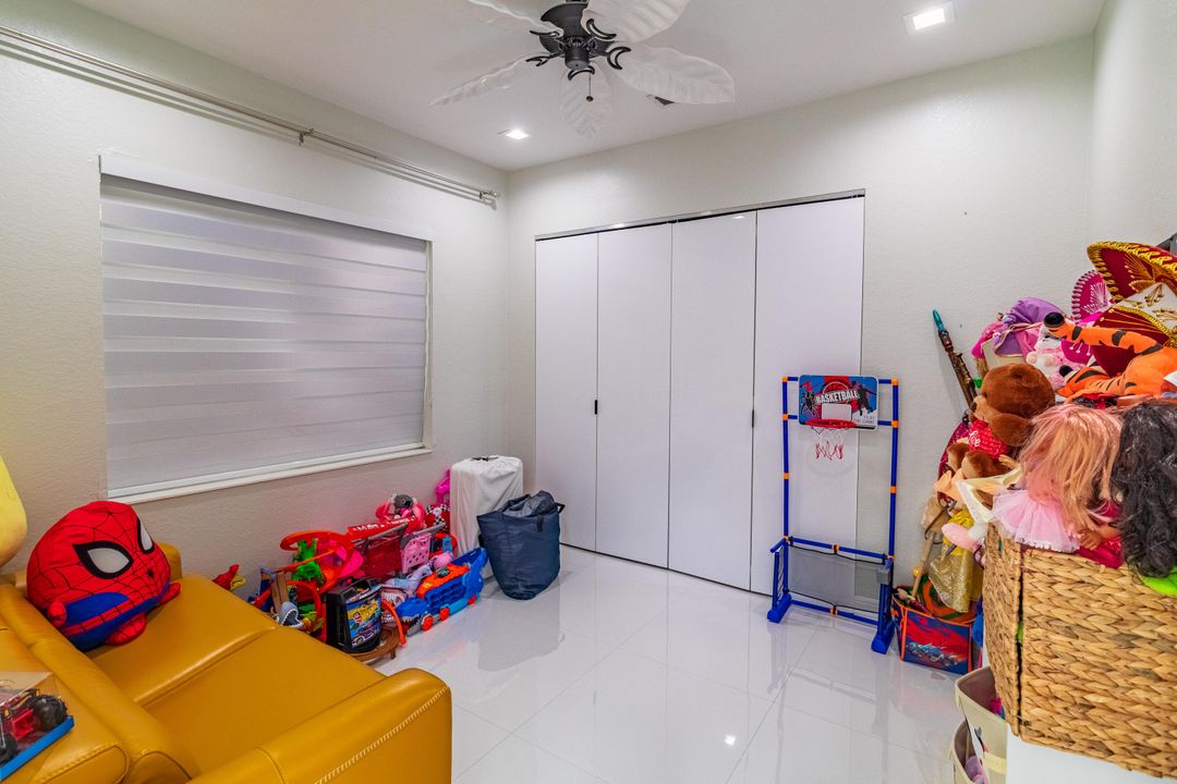 待售: $1,650,000 (5 贝兹, 4 浴室, 4460 平方英尺)