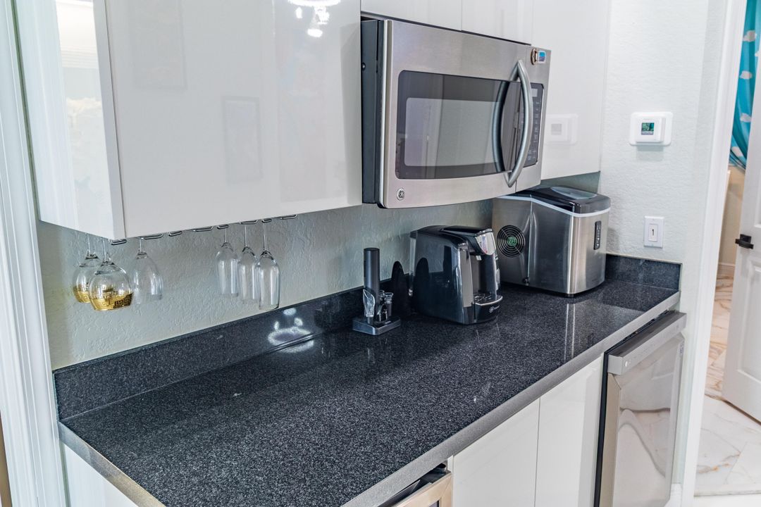 待售: $1,650,000 (5 贝兹, 4 浴室, 4460 平方英尺)