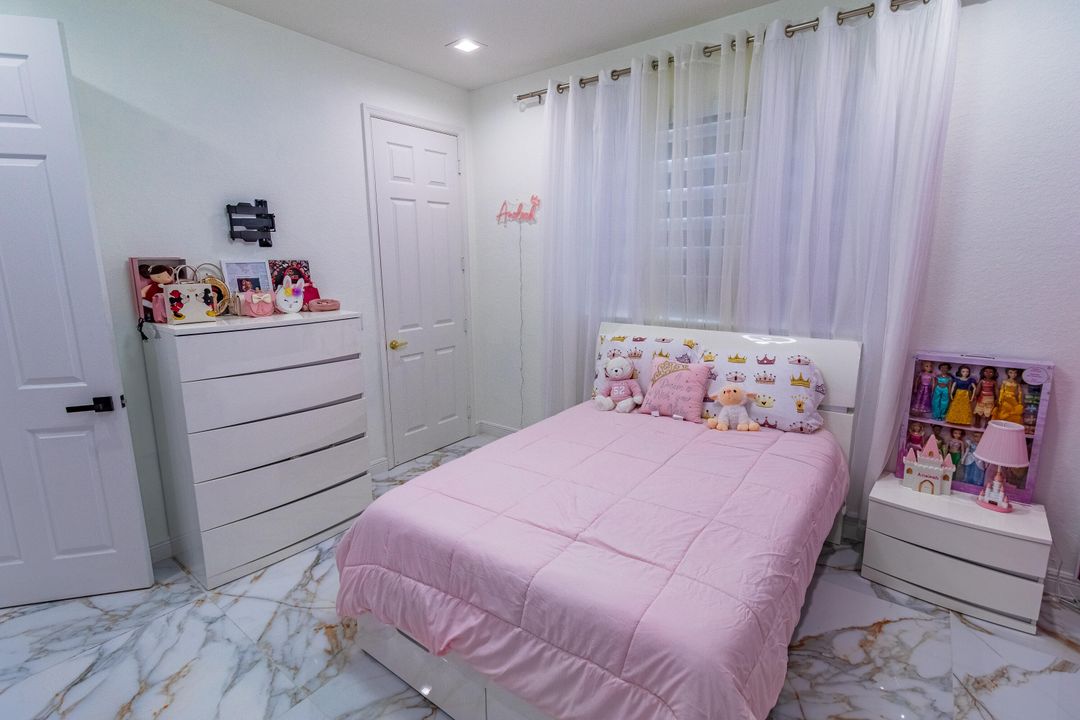 待售: $1,650,000 (5 贝兹, 4 浴室, 4460 平方英尺)