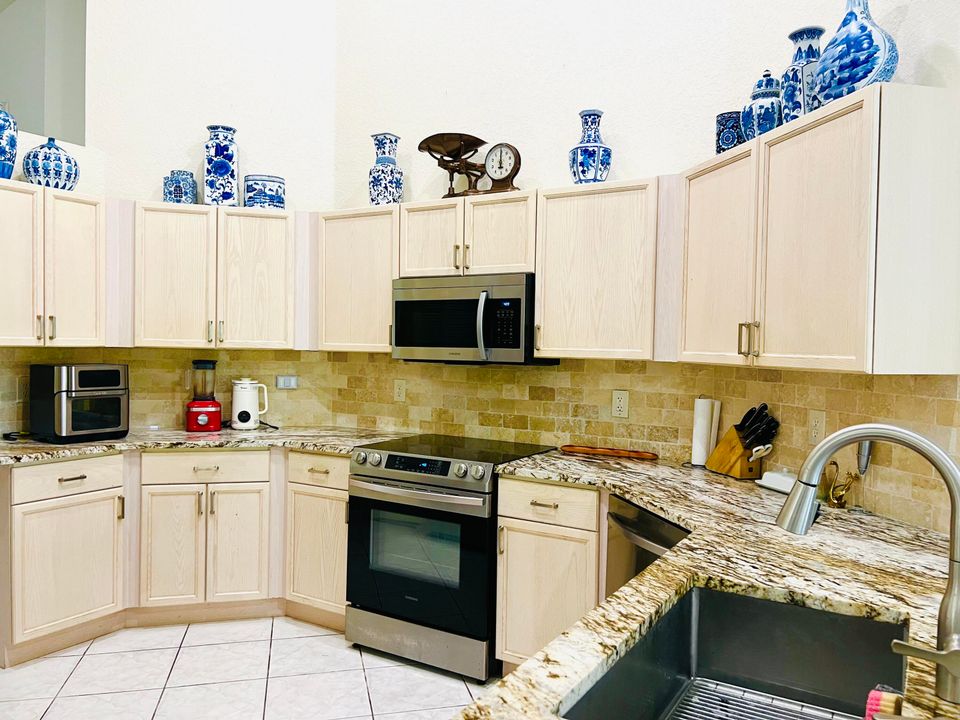 For Sale: $379,000 (3 beds, 2 baths, 2090 Square Feet)