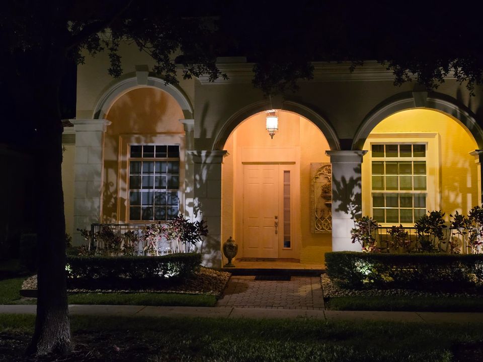 Active With Contract: $399,900 (2 beds, 2 baths, 1780 Square Feet)