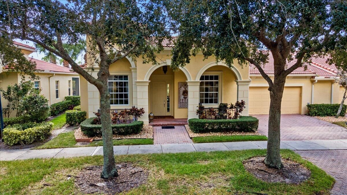 Active With Contract: $399,900 (2 beds, 2 baths, 1780 Square Feet)