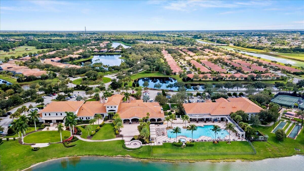 Active With Contract: $399,900 (2 beds, 2 baths, 1780 Square Feet)