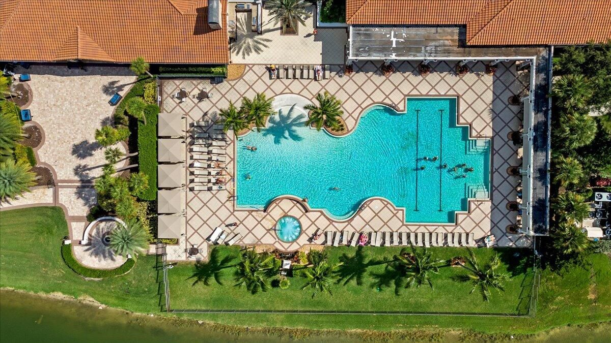 Active With Contract: $399,900 (2 beds, 2 baths, 1780 Square Feet)