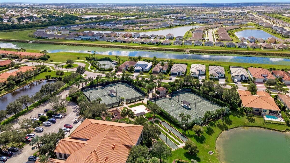 Active With Contract: $399,900 (2 beds, 2 baths, 1780 Square Feet)