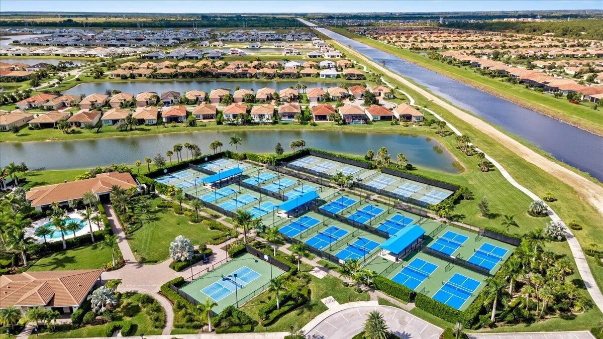 Active With Contract: $399,900 (2 beds, 2 baths, 1780 Square Feet)