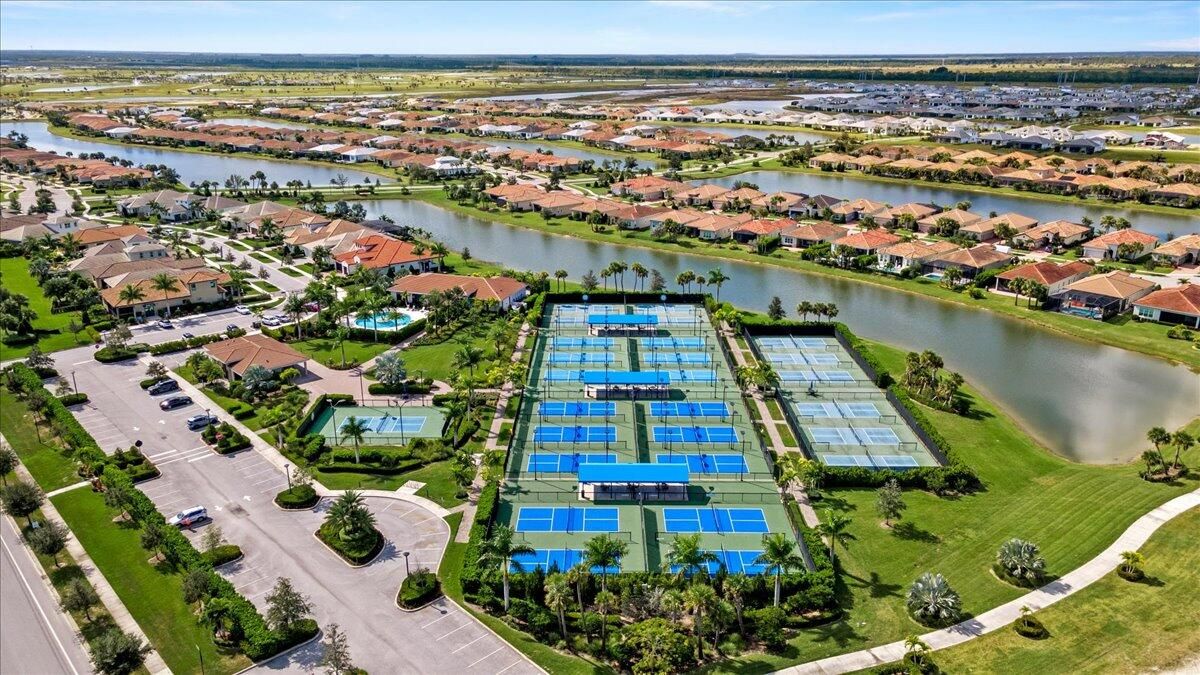 Active With Contract: $399,900 (2 beds, 2 baths, 1780 Square Feet)