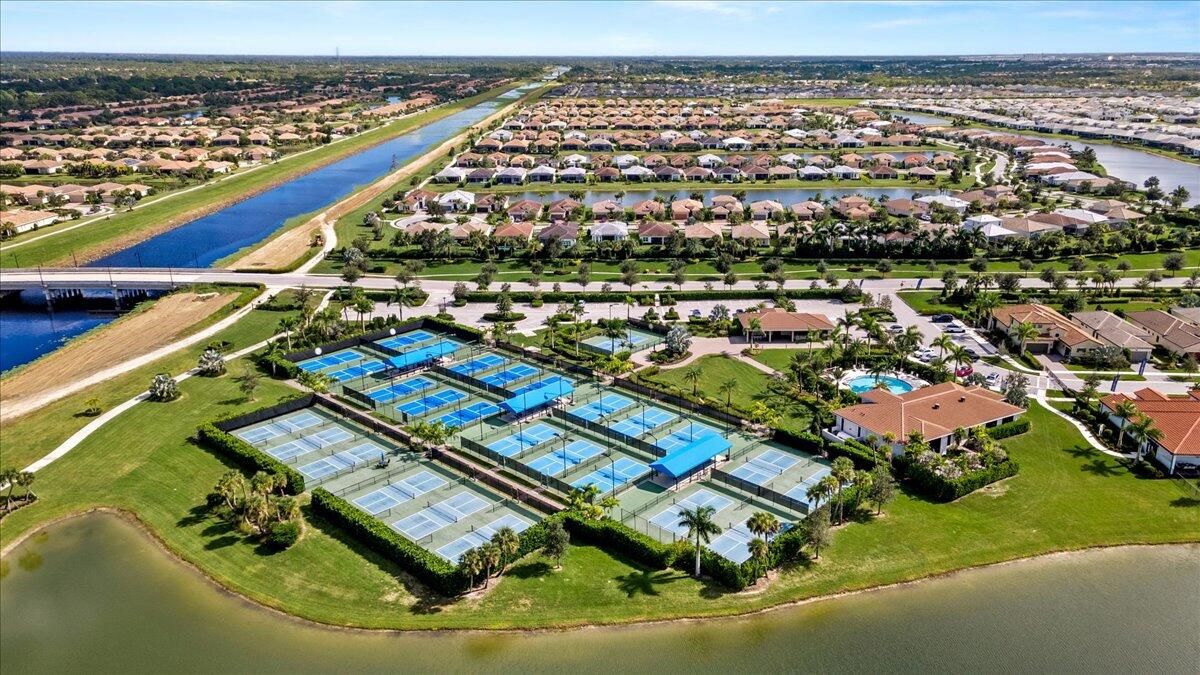 Active With Contract: $399,900 (2 beds, 2 baths, 1780 Square Feet)