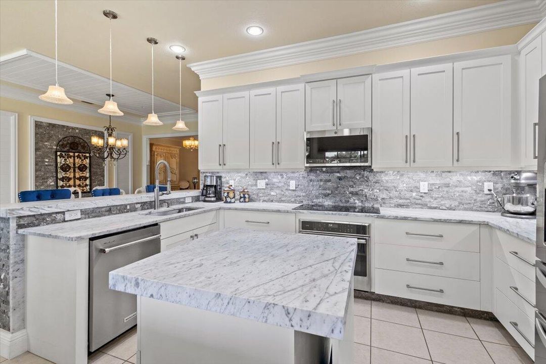 Active With Contract: $399,900 (2 beds, 2 baths, 1780 Square Feet)