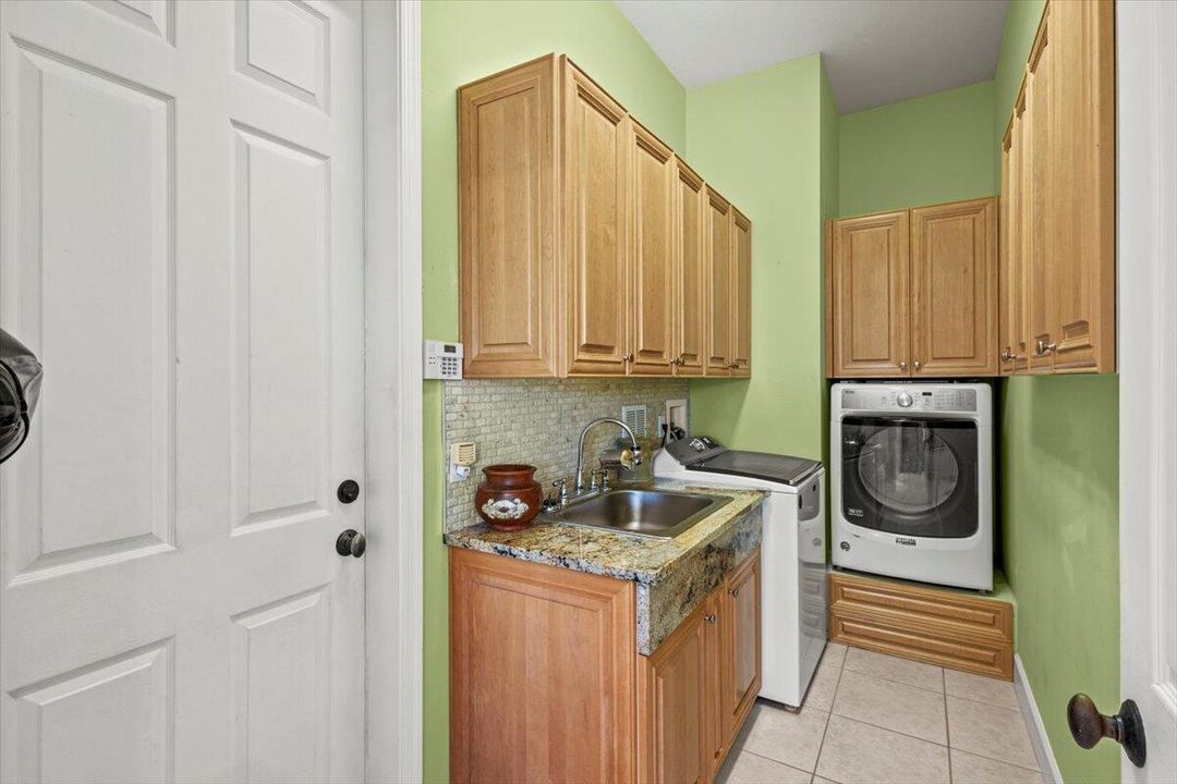 Active With Contract: $399,900 (2 beds, 2 baths, 1780 Square Feet)