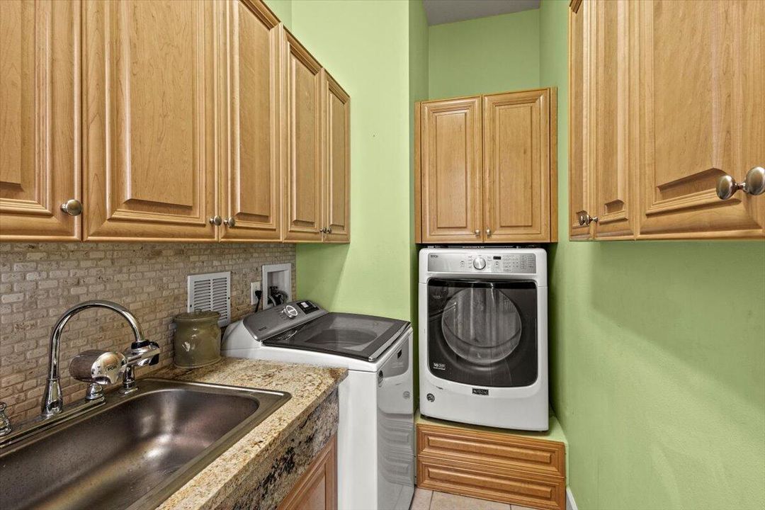 Active With Contract: $399,900 (2 beds, 2 baths, 1780 Square Feet)