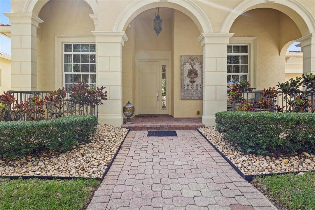 Active With Contract: $399,900 (2 beds, 2 baths, 1780 Square Feet)