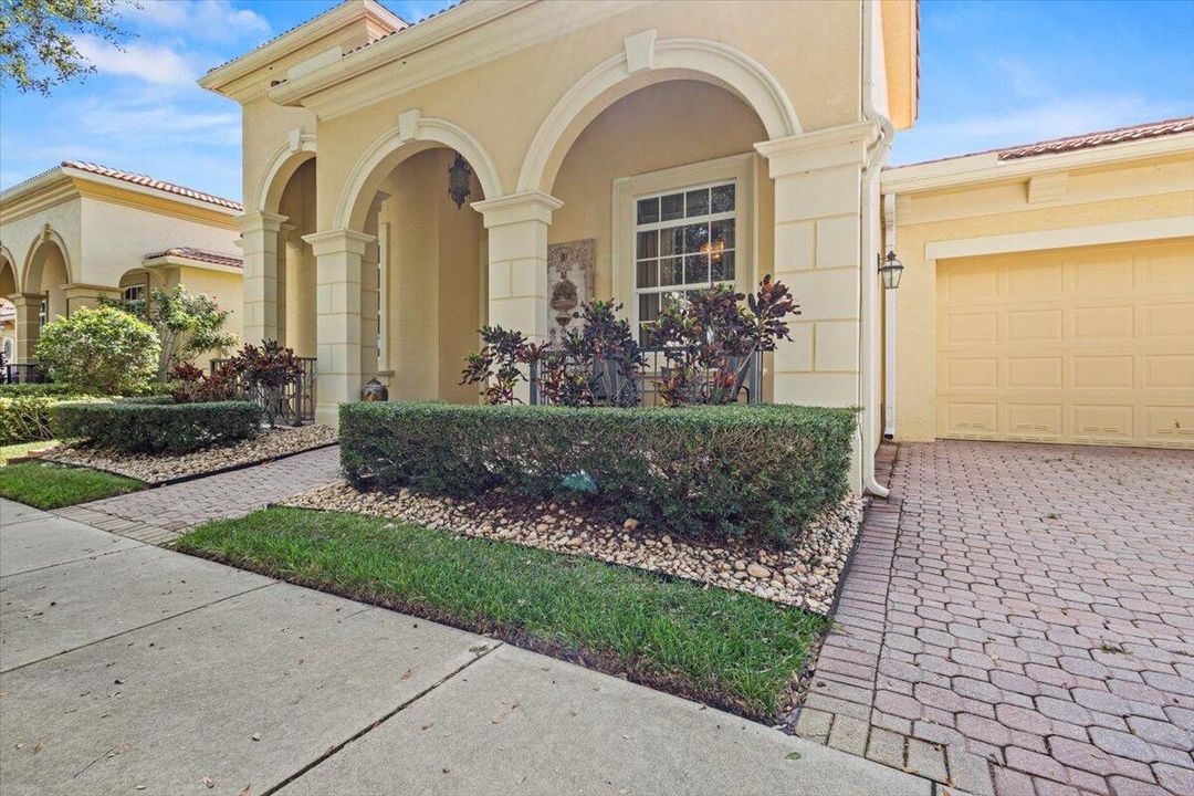 Active With Contract: $399,900 (2 beds, 2 baths, 1780 Square Feet)