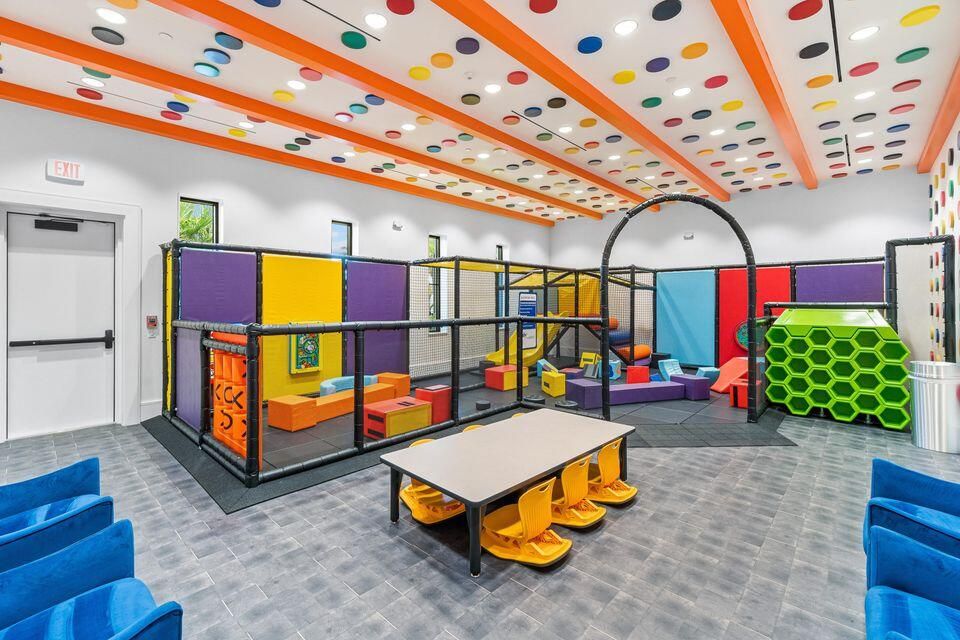 Activo con contrato: $2,250,000 (5 camas, 5 baños, 3687 Pies cuadrados)