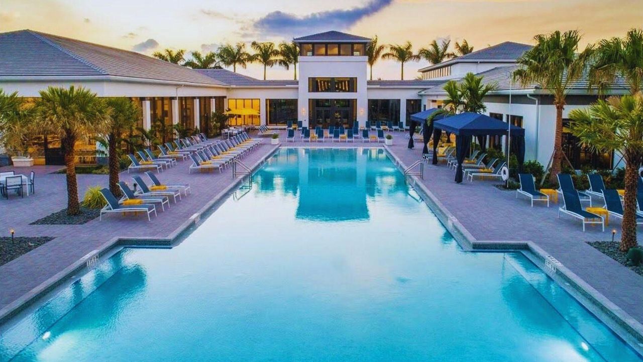 Activo con contrato: $2,250,000 (5 camas, 5 baños, 3687 Pies cuadrados)