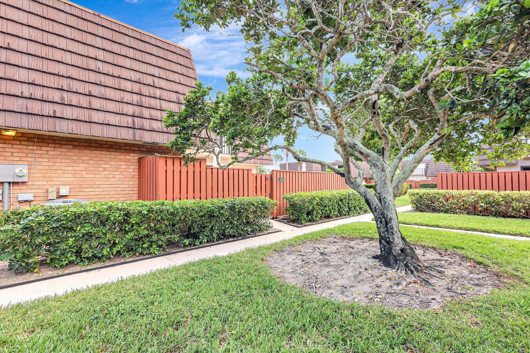 For Rent: $3,200 (2 beds, 2 baths, 1188 Square Feet)