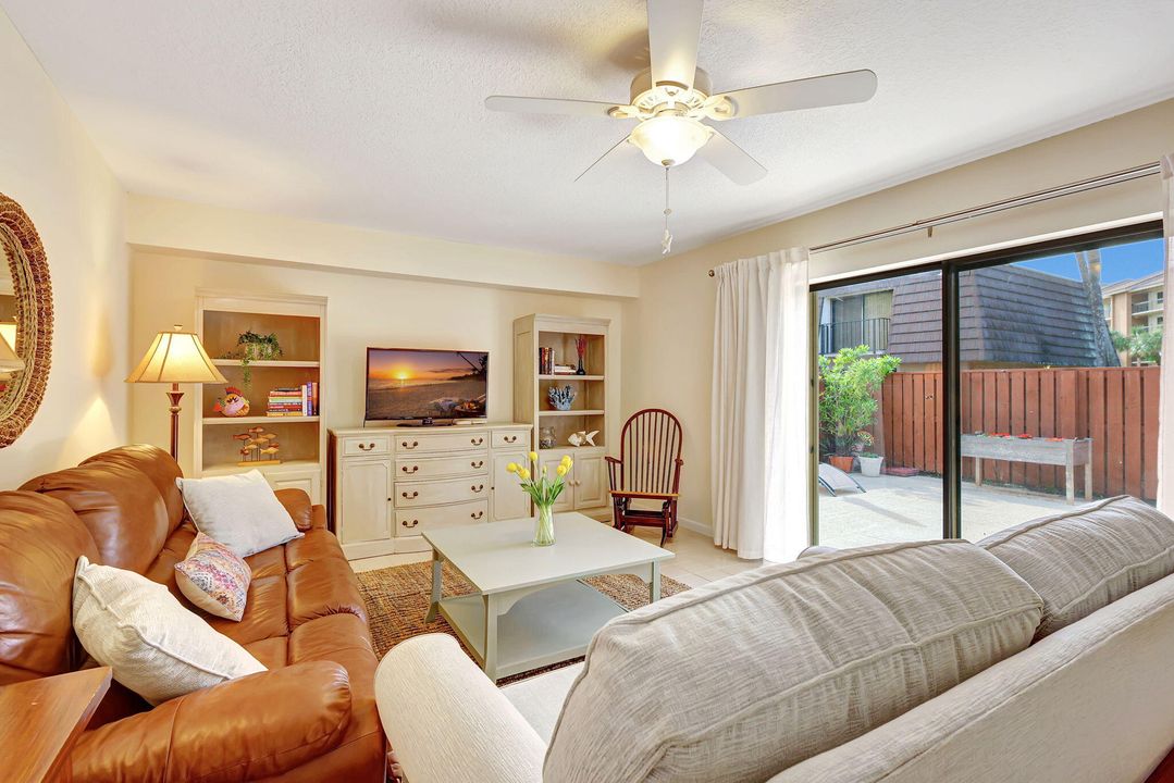 For Rent: $3,200 (2 beds, 2 baths, 1188 Square Feet)